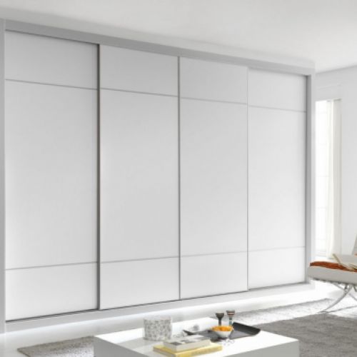 Armario blanco con cuatro puertas